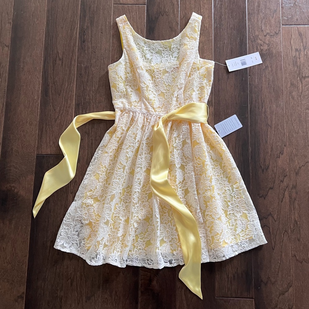 Eliza J NWT Yellow Dress with White Lace Elastic Waist & Tie Petite Sz 6P
